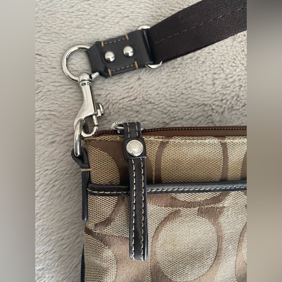 COACH - Vintage Y2K adjustable crossbody bag | signature print | silver hardware - Picture 4 of 7